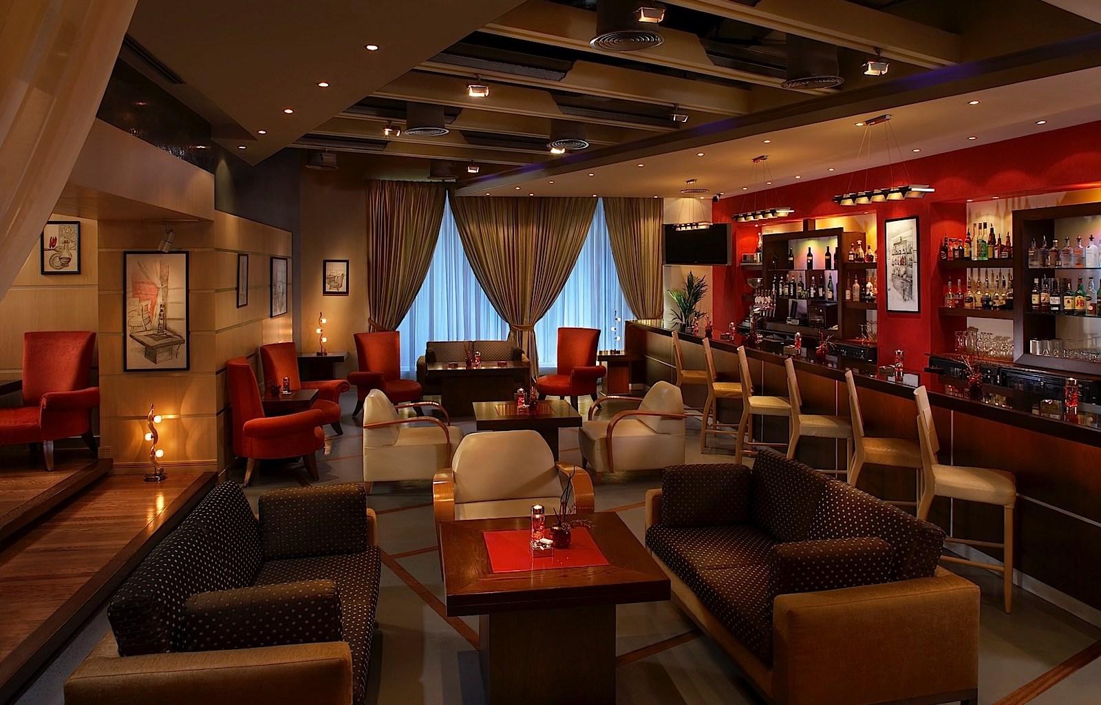 Knight Castle Hotel Dubái Exterior foto The lounge at the airport