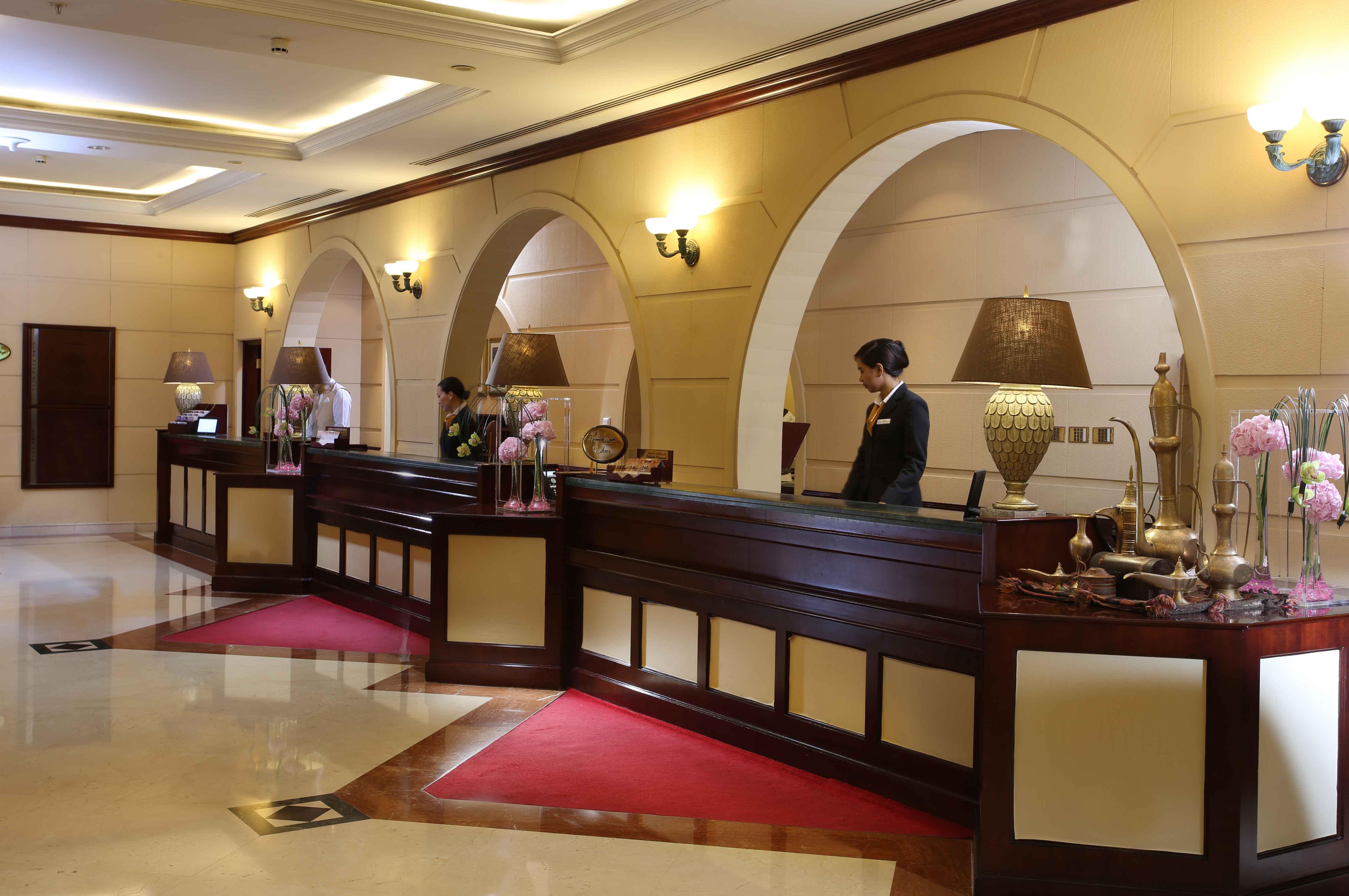 Knight Castle Hotel Dubái Exterior foto The lobby of the hotel
