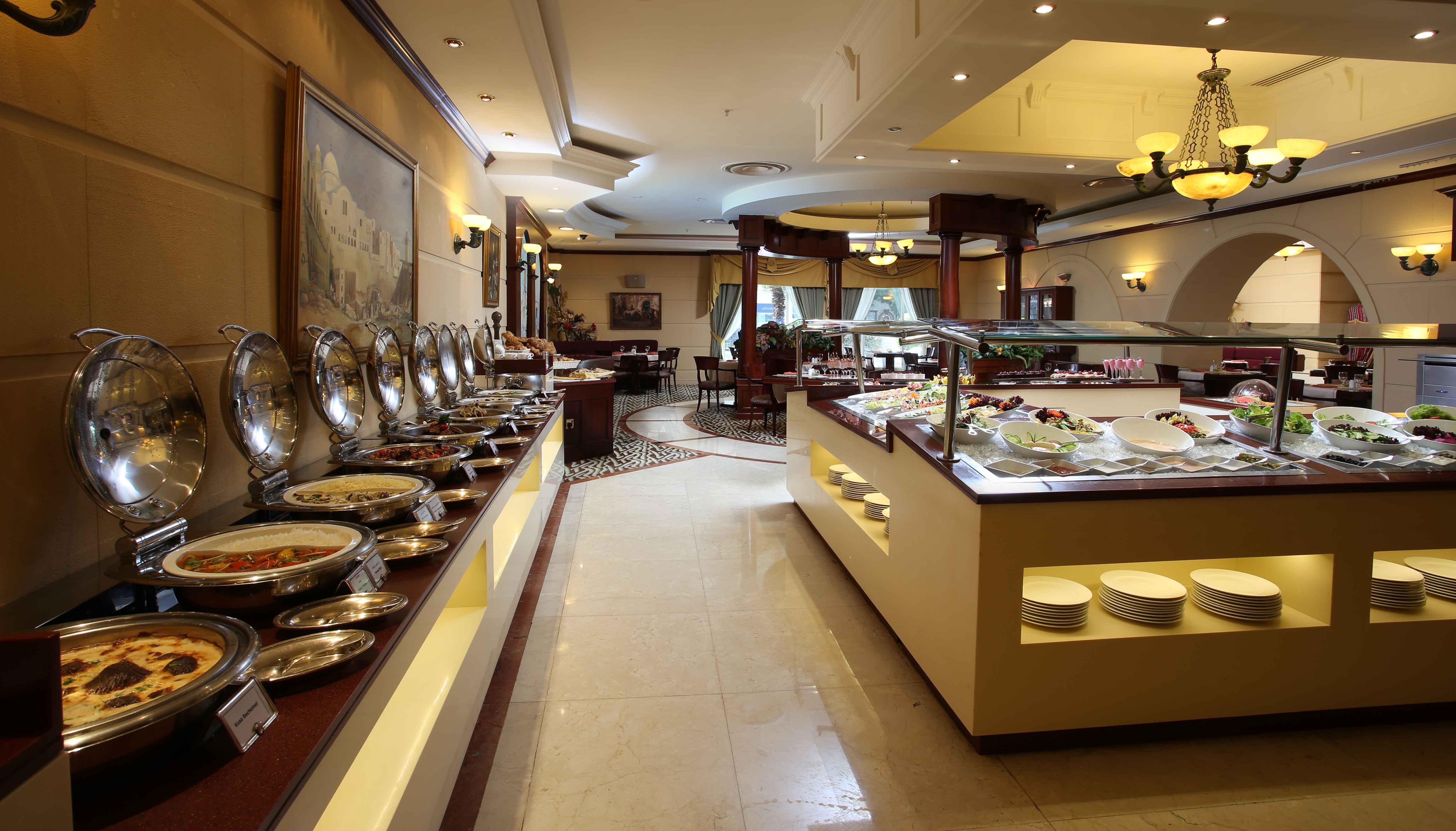 Knight Castle Hotel Dubái Exterior foto The buffet at the hotel
