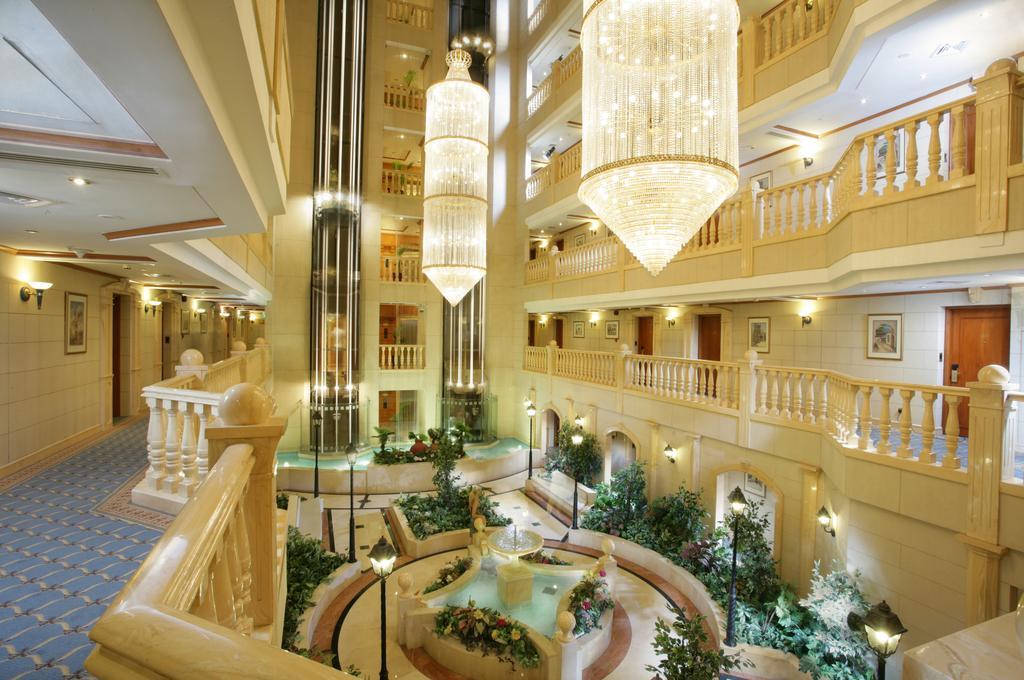 Knight Castle Hotel Dubái Exterior foto Interior of the hotel