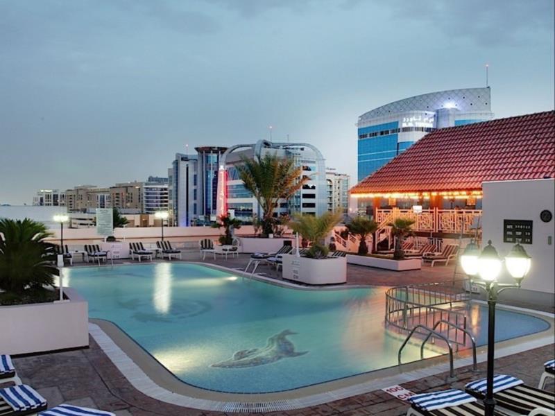 Knight Castle Hotel Dubái Exterior foto The swimming pool at the hotel